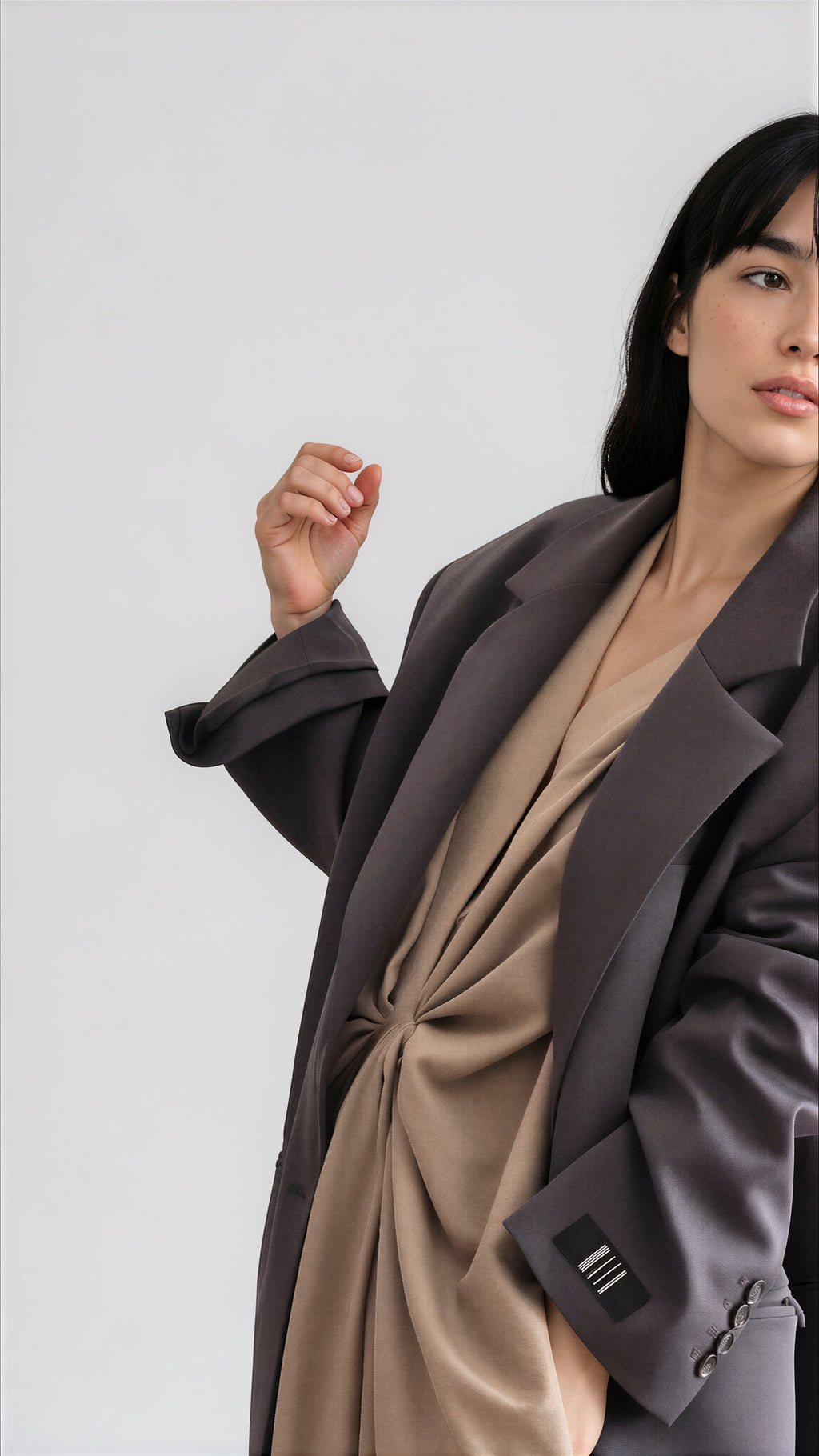 VESTIDO CON NUDO FRONTAL "THE DOOR"