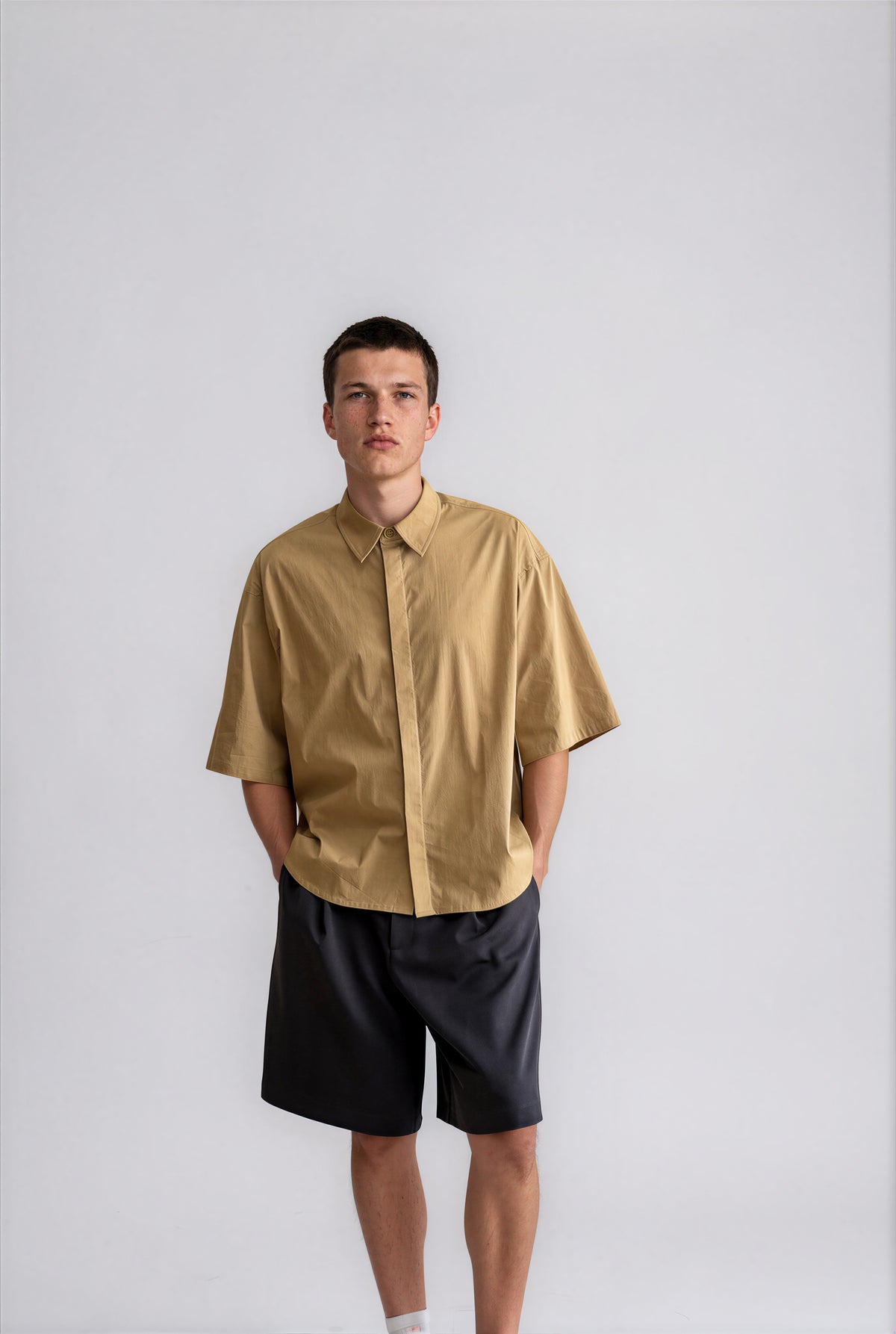 OVERSIZED SHIRT "THE WALL"