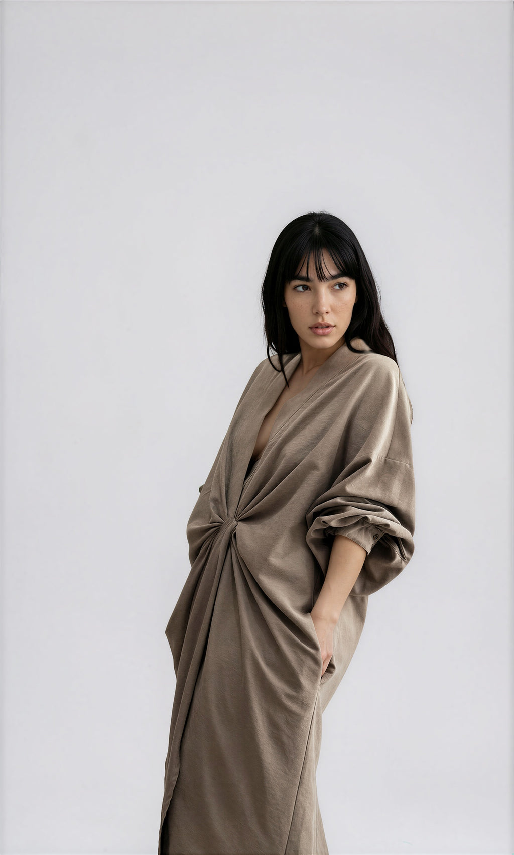 VESTIDO CON NUDO FRONTAL "THE DOOR"